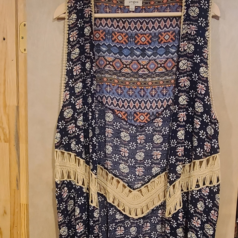 Umgee Vest Women's size L🤍🤍🤍